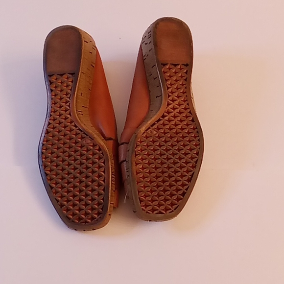 What's what Aerosoles Summer Sz 7 1/2 M Tan Color see pictures cork shoes #147 - Picture 3 of 6